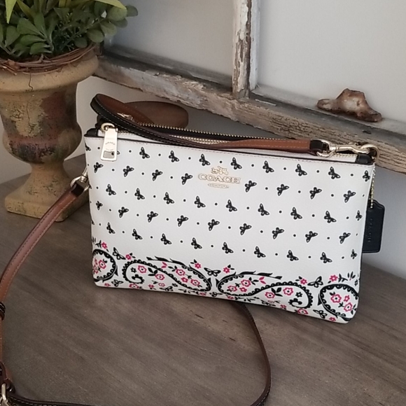 Coach Handbags - Coach Crossbody Purse